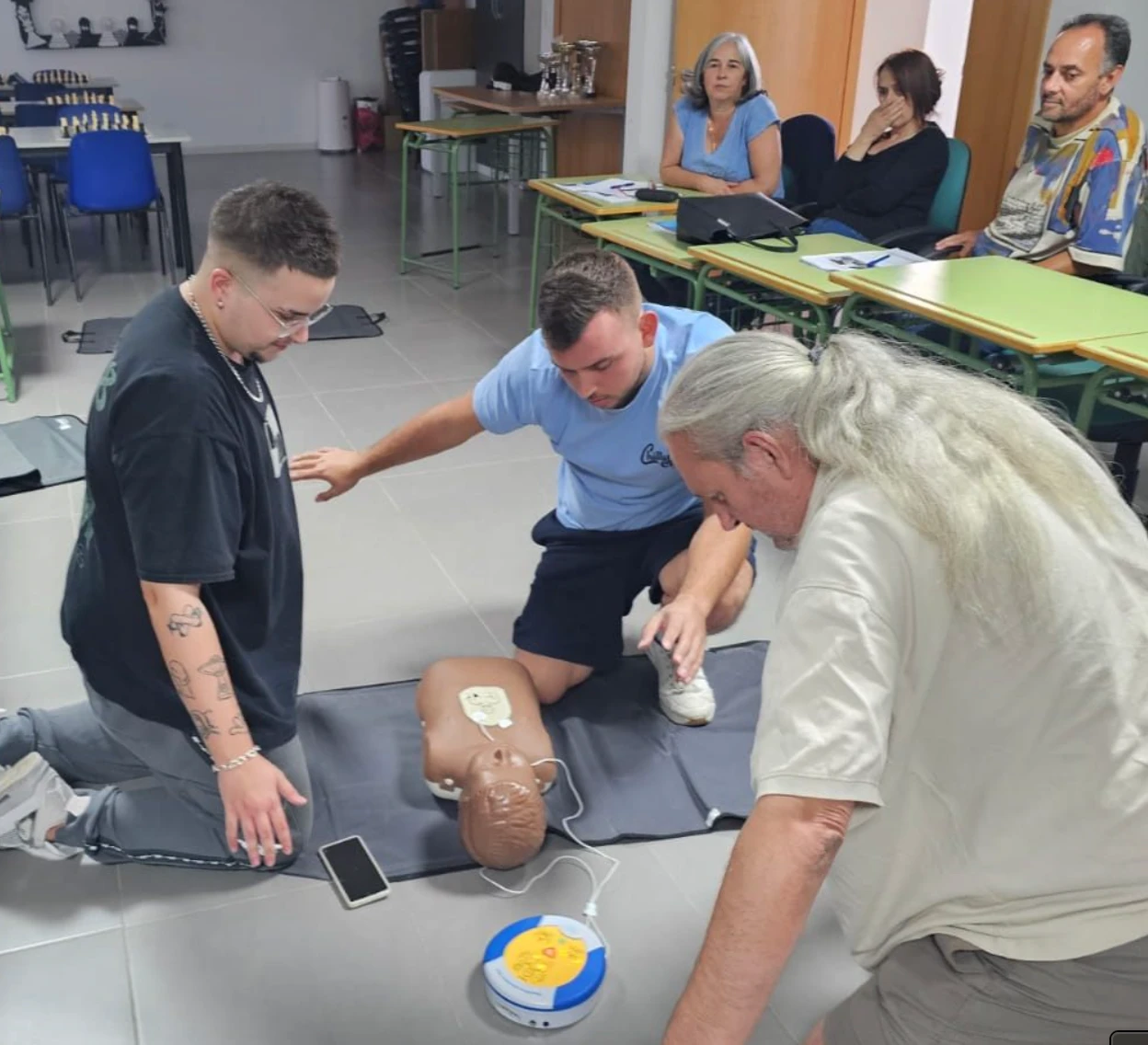 Grupo de participantes en curso SVB+DEA Formas Cardiolife